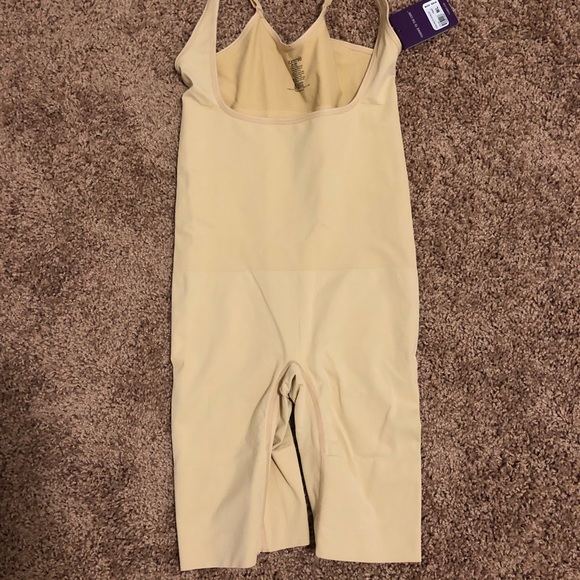 NWT Yummie Shape Wear Firm Shaping Singlet Size M/L color nude. - Picture 1 of 10